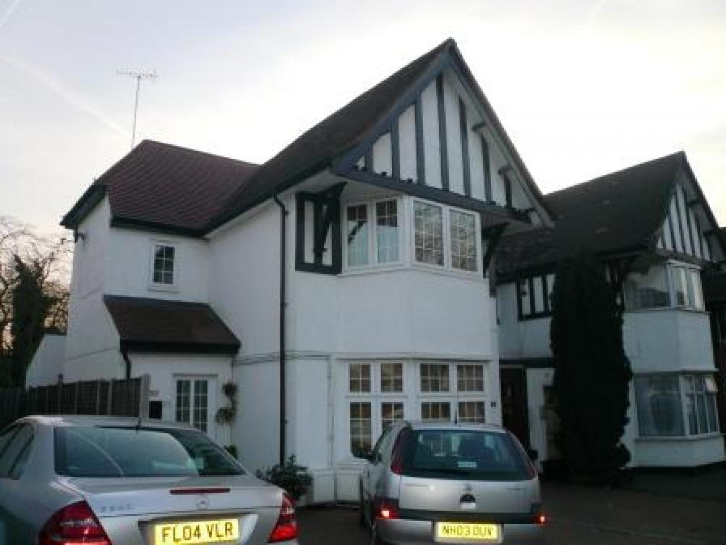 			1 Bedroom, 1 bath, 1 reception Flat			 Heathfield Gardens, GOLDERS GREEN